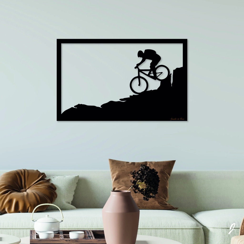 Tableau en bois décoratif découpé, évidé, VTT en Montagne