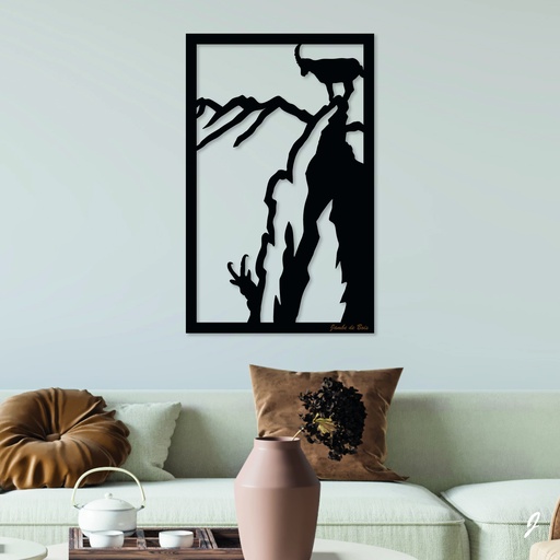 Tableau en bois décoratif découpé, évidé, Les Bouquetins et la Falaise