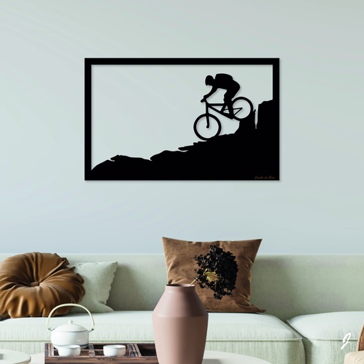 Tableau en bois décoratif découpé, évidé, VTT en Montagne